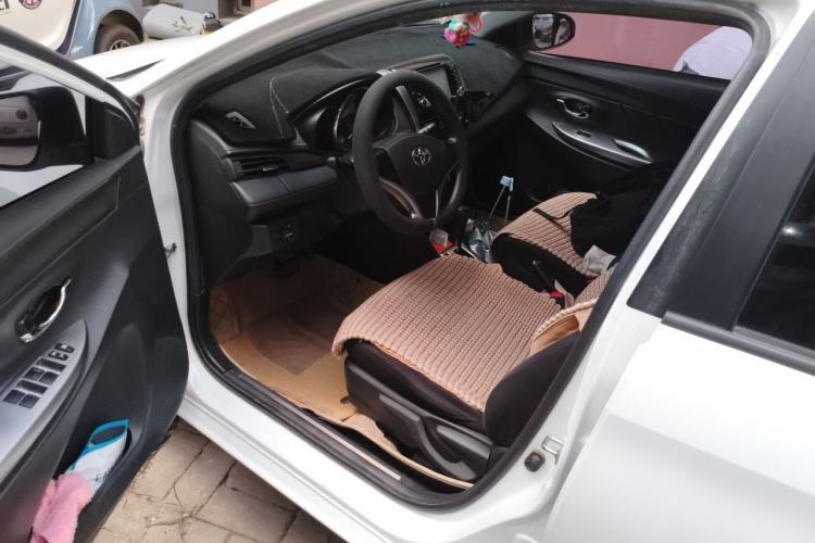 Used Toyota YARiS L Zhi Xuan 2015 1.5E Automatic Charm Edition Driver Seat
