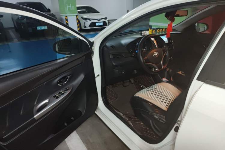 Used Toyota YARiS L Zhi Xuan 2015 1.5E Automatic Charm Edition Driver Seat