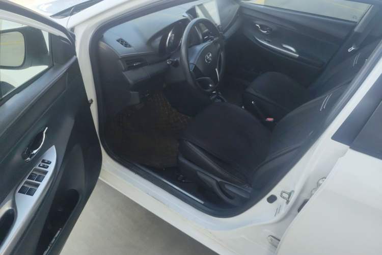 Used Toyota YARiS L Zhi Xuan 2015 1.5E Automatic Charm Edition Driver Seat