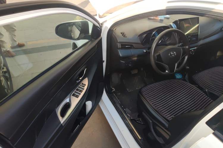 Used Toyota YARiS L Zhi Xuan 2015 1.5E Automatic Charm Edition Driver Seat