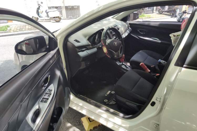 Used Toyota YARiS L Zhi Xuan 2015 1.5E Automatic Charm Edition Driver Seat
