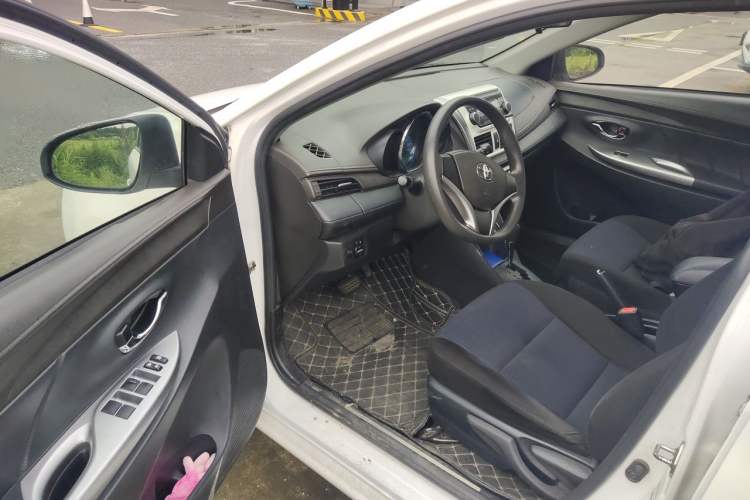 Used Toyota YARiS L Zhi Xuan 2015 1.5E Automatic Charm Edition Driver Seat