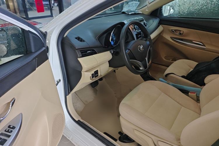 Used Toyota YARiS L Zhi Xuan 2015 1.5E Automatic Charm Edition Driver Seat