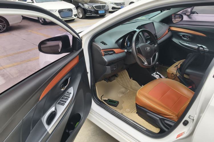 Used Toyota YARiS L Zhi Xuan 2015 1.5E Automatic Charm Edition Driver Seat