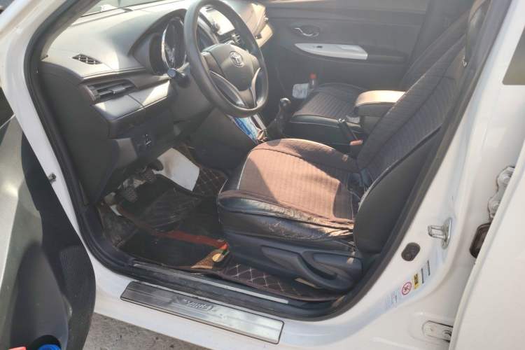 Used Toyota YARiS L Zhi Xuan 2015 1.5G Manual Xuan Dong Sunroof Special Edition Driver Seat