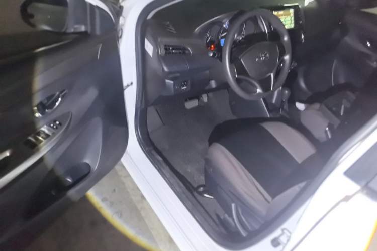 Used Toyota YARiS L Zhi Xuan 2015 1.5E Automatic Charm Edition Driver Seat