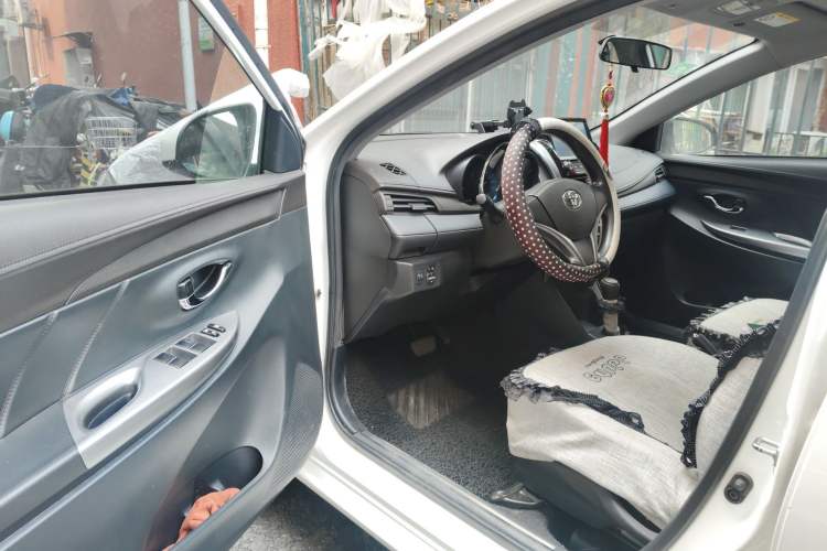 Used Toyota YARiS L Zhi Xuan 2015 1.5E Automatic Charm Edition Driver Seat