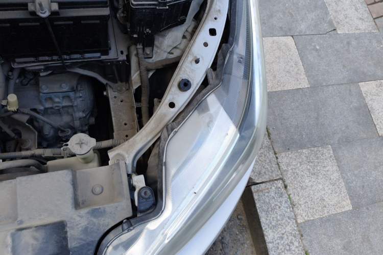 Used Toyota YARiS L Zhi Xuan 2015 1.5E Automatic Charm Edition Engine Bay Left