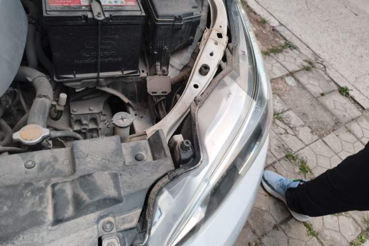 Used Toyota YARiS L Zhi Xuan 2015 1.5E Automatic Charm Edition Engine Bay Left