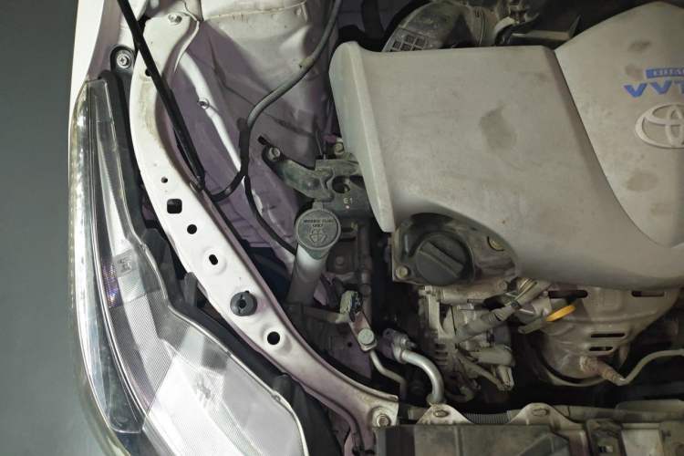 Used Toyota YARiS L Zhi Xuan 2015 1.5E Automatic Charm Edition Engine Bay Right