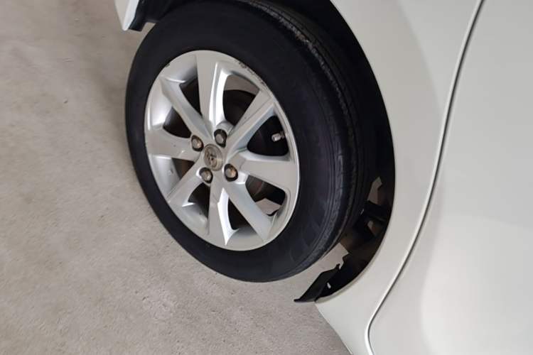 Used Toyota YARiS L Zhi Xuan 2015 1.5E Automatic Charm Edition Exterior 5