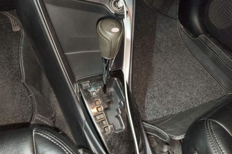 Used Toyota YARiS L Zhi Xuan 2015 1.5E Automatic Charm Edition Gear Lever