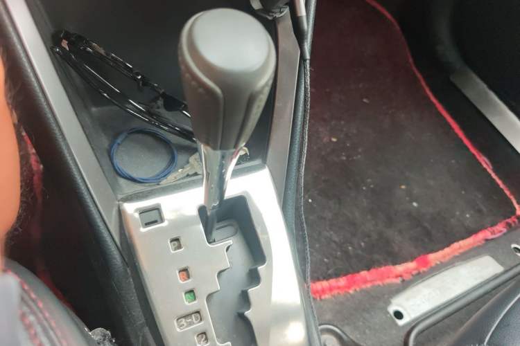 Used Toyota YARiS L Zhi Xuan 2015 1.5E Automatic Charm Edition Gear Lever