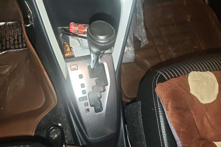 Used Toyota YARiS L Zhi Xuan 2015 1.5G Automatic Xuan Dong Sunroof Special Edition Gear Lever