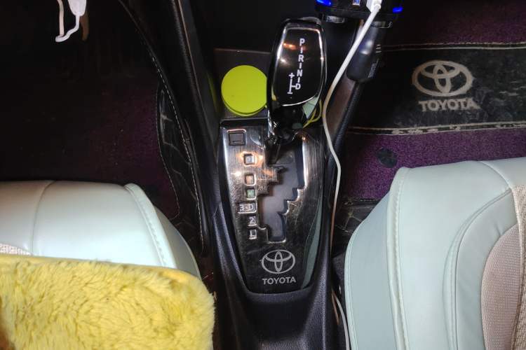 Used Toyota YARiS L Zhi Xuan 2015 1.5E Automatic Charm Edition Gear Lever