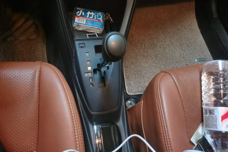 Used Toyota YARiS L Zhi Xuan 2015 1.5E Automatic Charm Edition Gear Lever
