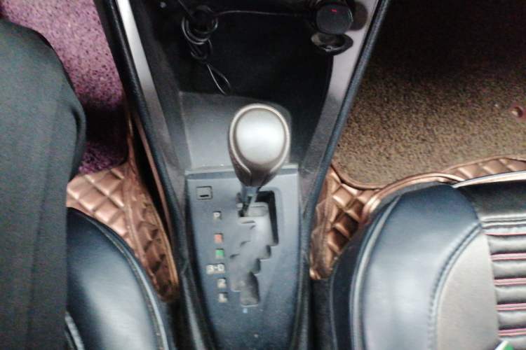 Used Toyota YARiS L Zhi Xuan 2015 1.5E Automatic Charm Edition Gear Lever