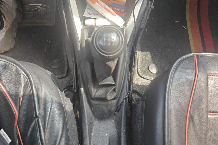 Used Toyota YARiS L Zhi Xuan 2015 1.5G Manual Xuan Dong Sunroof Special Edition Gear Lever