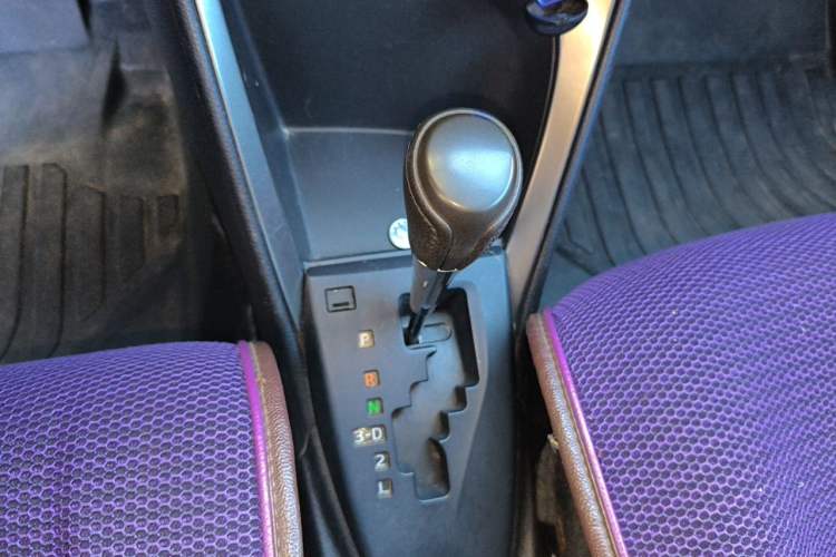 Used Toyota YARiS L Zhi Xuan 2015 1.5E Automatic Charm Edition Gear Lever