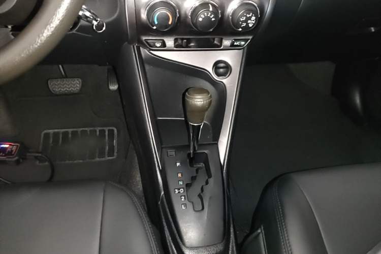 Used Toyota YARiS L Zhi Xuan 2015 1.5E Automatic Charm Edition Gear Lever