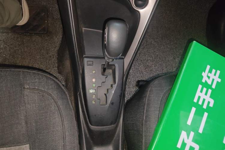 Used Toyota YARiS L Zhi Xuan 2015 1.5E Automatic Charm Edition Gear Lever