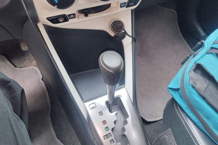 Used Toyota YARiS L Zhi Xuan 2015 1.5G Automatic Xuan Dong Sunroof Special Edition Gear Lever