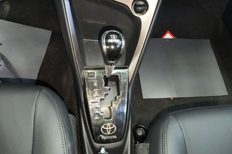 Used Toyota YARiS L Zhi Xuan 2015 1.5E Automatic Charm Edition Gear Lever