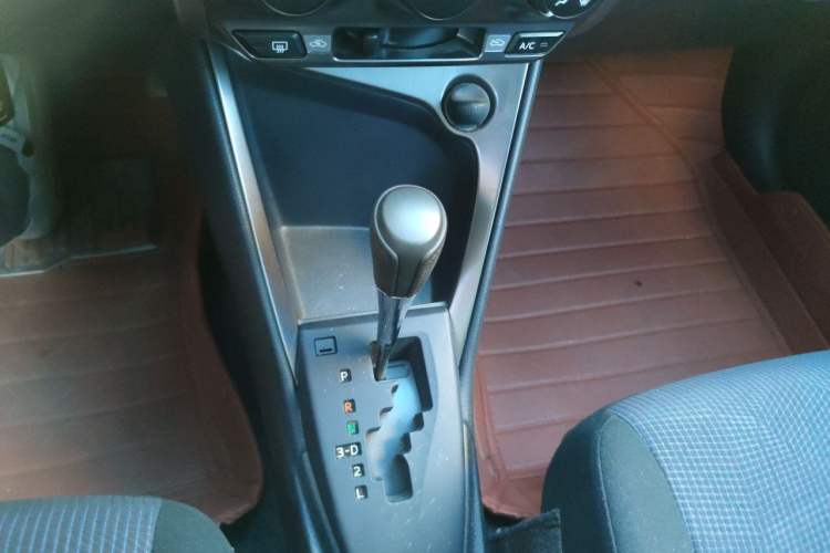 Used Toyota YARiS L Zhi Xuan 2015 1.5E Automatic Charm Edition Gear Lever