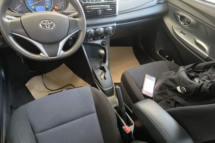 Used Toyota YARiS L Zhi Xuan 2015 1.5E Automatic Charm Edition Gear Lever