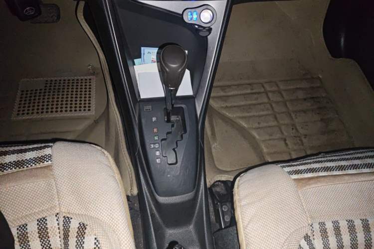 Used Toyota YARiS L Zhi Xuan 2015 1.5E Automatic Charm Edition Gear Lever