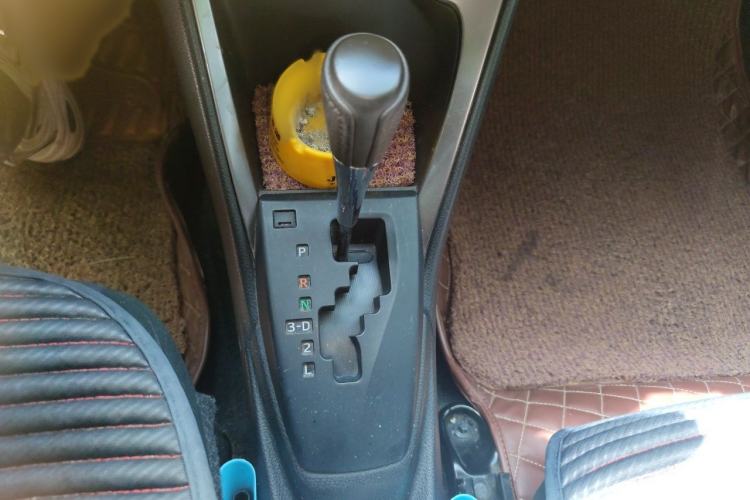 Used Toyota YARiS L Zhi Xuan 2015 1.5E Automatic Charm Edition Gear Lever