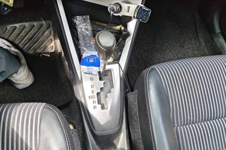 Used Toyota YARiS L Zhi Xuan 2015 1.5G Automatic Xuan Dong Sunroof Special Edition Gear Lever