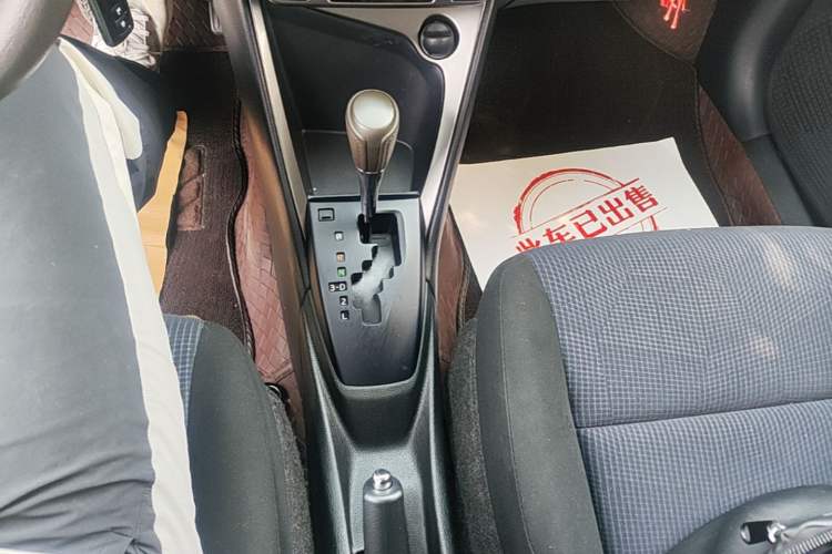 Used Toyota YARiS L Zhi Xuan 2015 1.5E Automatic Charm Edition Gear Lever