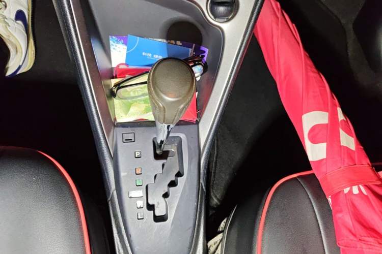 Used Toyota YARiS L Zhi Xuan 2015 1.5E Automatic Charm Edition Gear Lever