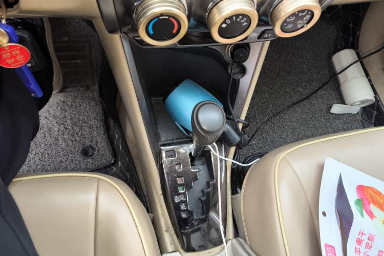 Used Toyota YARiS L Zhi Xuan 2015 1.5E Automatic Charm Edition Gear Lever