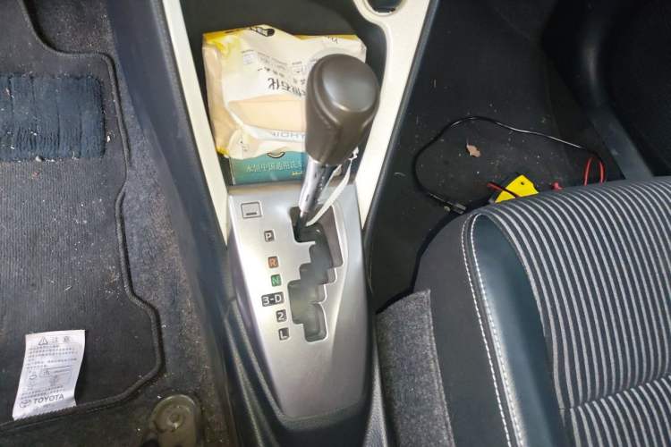 Used Toyota YARiS L Zhi Xuan 2015 1.5G Automatic Xuan Dong Sunroof Special Edition Gear Lever