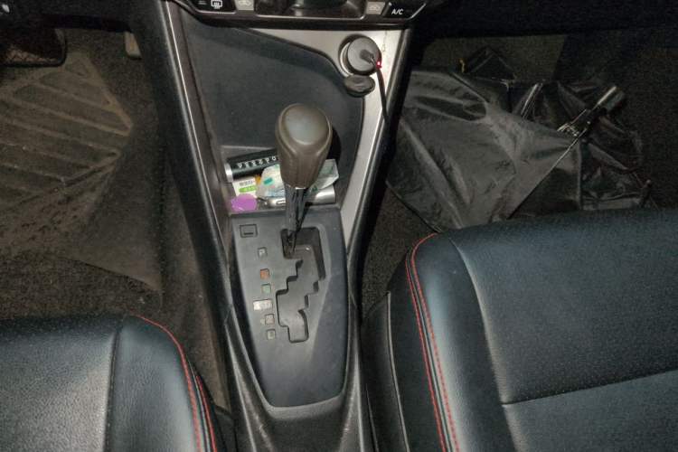 Used Toyota YARiS L Zhi Xuan 2015 1.5E Automatic Charm Edition Gear Lever