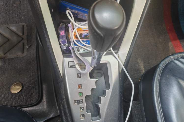 Used Toyota YARiS L Zhi Xuan 2015 1.5G Automatic Xuan Dong Sunroof Special Edition Gear Lever