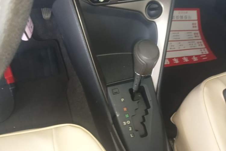 Used Toyota YARiS L Zhi Xuan 2015 1.5E Automatic Charm Edition Gear Lever