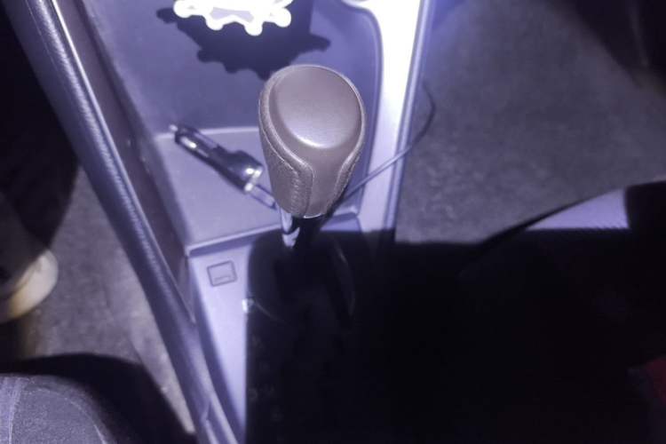 Used Toyota YARiS L Zhi Xuan 2015 1.5E Automatic Charm Edition Gear Lever
