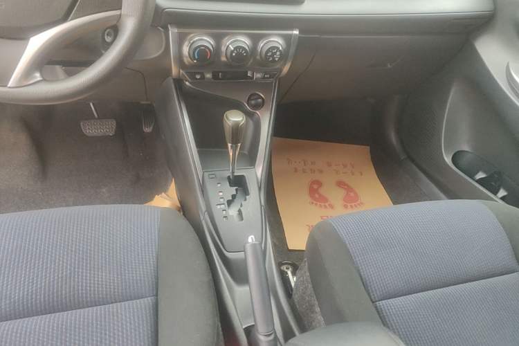 Used Toyota YARiS L Zhi Xuan 2015 1.5E Automatic Charm Edition Gear Lever