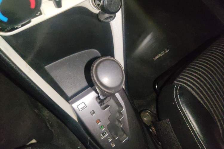 Used Toyota YARiS L Zhi Xuan 2015 1.5G Automatic Xuan Dong Sunroof Special Edition Gear Lever