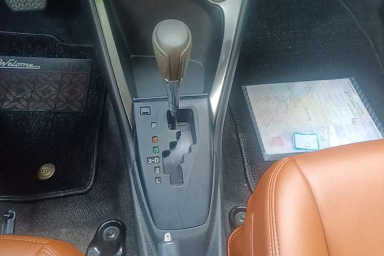 Used Toyota YARiS L Zhi Xuan 2015 1.5E Automatic Charm Edition Gear Lever