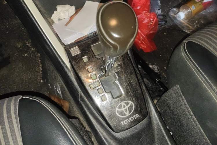 Used Toyota YARiS L Zhi Xuan 2015 1.5G Automatic Xuan Dong Sunroof Special Edition Gear Lever