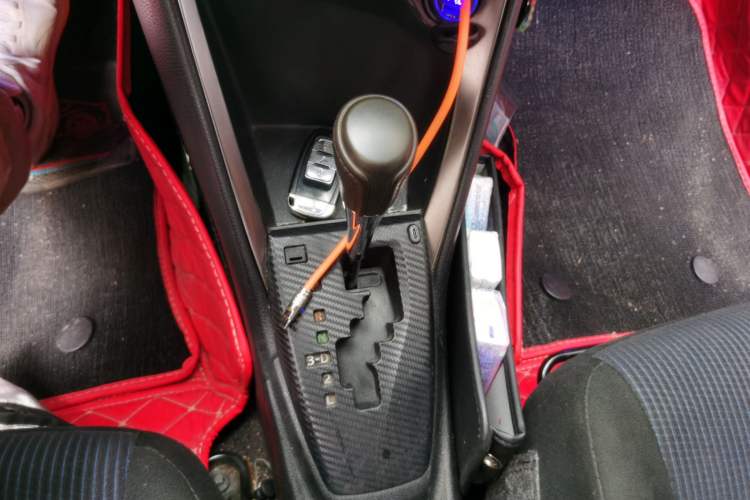 Used Toyota YARiS L Zhi Xuan 2015 1.5E Automatic Charm Edition Gear Lever