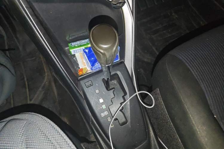 Used Toyota YARiS L Zhi Xuan 2015 1.5E Automatic Charm Edition Gear Lever