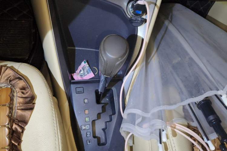 Used Toyota YARiS L Zhi Xuan 2015 1.5E Automatic Charm Edition Gear Lever