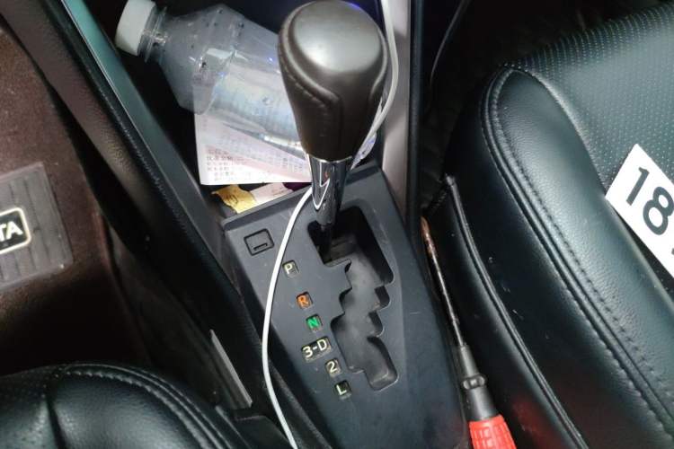 Used Toyota YARiS L Zhi Xuan 2015 1.5E Automatic Charm Edition Gear Lever