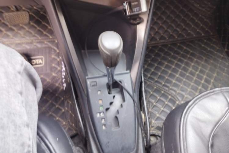 Used Toyota YARiS L Zhi Xuan 2015 1.5E Automatic Charm Edition Gear Lever