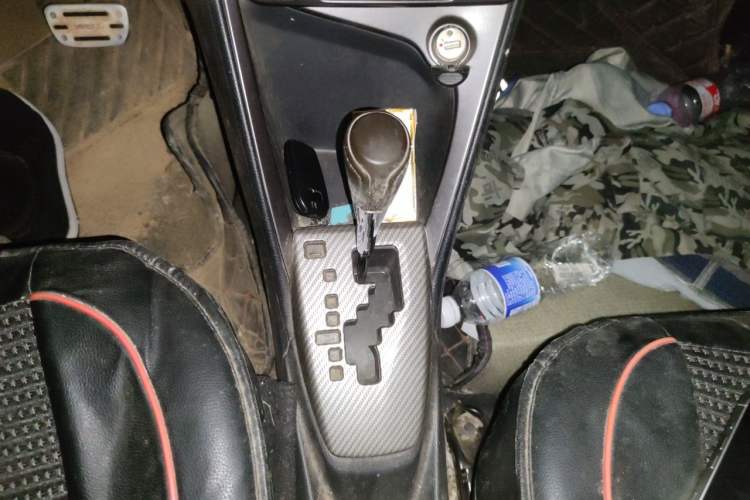 Used Toyota YARiS L Zhi Xuan 2015 1.5E Automatic Charm Edition Gear Lever